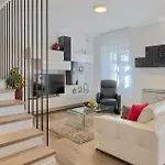 Villa Flora Abrega 펜션 포레치