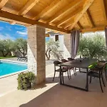 Villa Flora Abrega