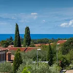 Villa Flora Abrega 펜션 *