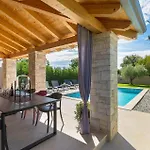 Villa Flora Abrega 포레치