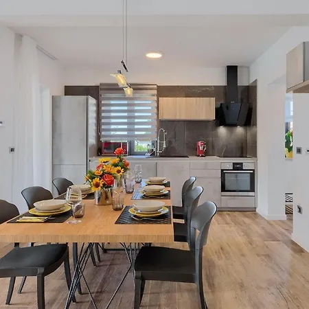 Lovely In With Kitchen * Poreč