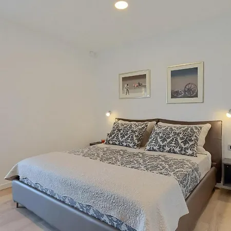 Lovely In With Kitchen Holiday home *