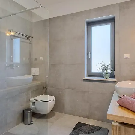 Lovely In With Kitchen Porec