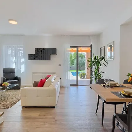 Lovely In With Kitchen