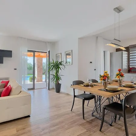 Lovely In With Kitchen *