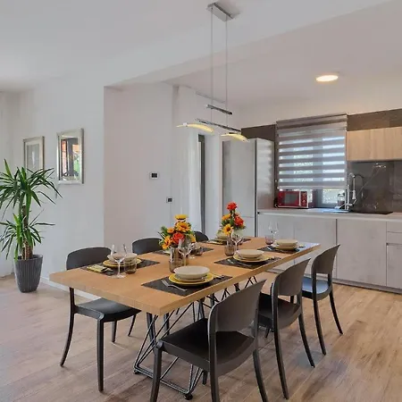 Lovely In With Kitchen * Poreč