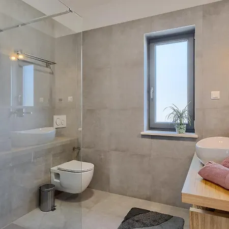 Villa Flora Abrega 펜션 포레치
