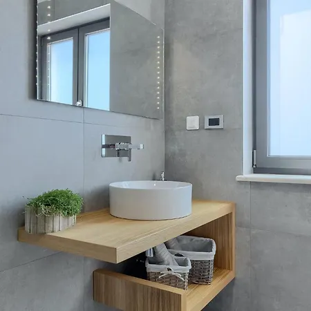 Lovely In With Kitchen Holiday home *