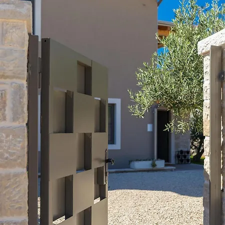 Lovely In With Kitchen Porec