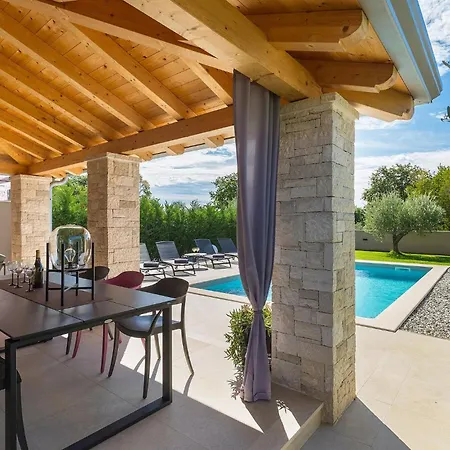 Lovely In With Kitchen Porec