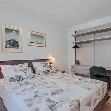 Villa Flora Abrega Ferienhaus