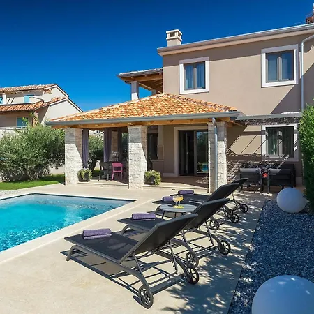 Villa Flora Abrega Semesterbostad