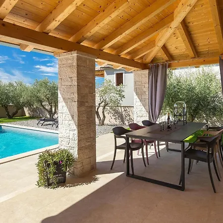 Villa Flora Abrega