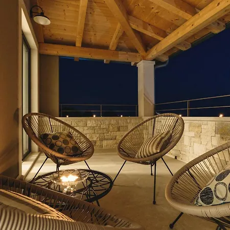 Semesterbostad Villa Flora Abrega *