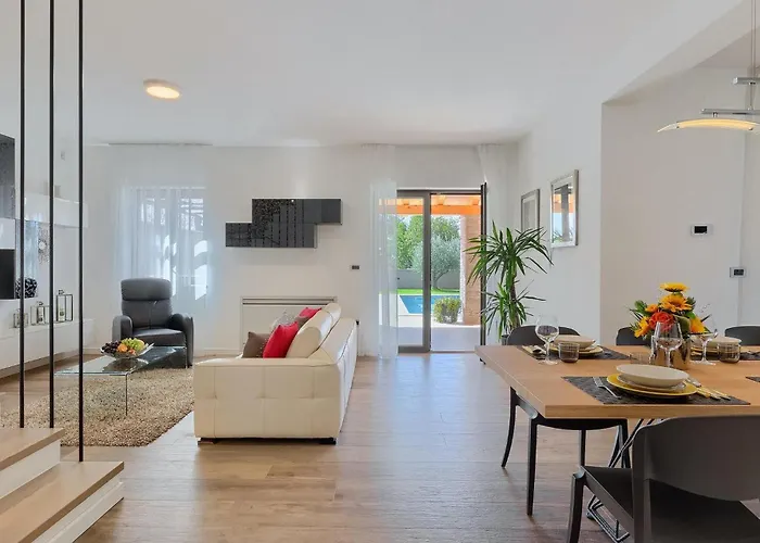 Villa Flora Abrega Ferienhaus *